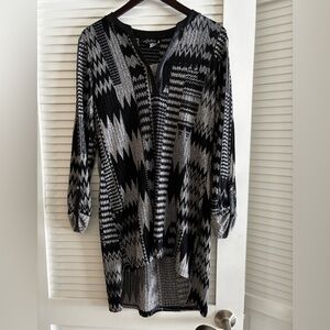 Black and Gray Geometric Patterned Tunic